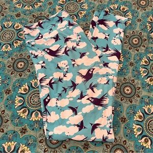 3/$10 Tall/Curvy LulaRoe Legging, unique pattern